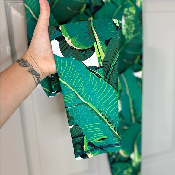 Dorothy Draper | Brazilliance |Green Leafy Legging | Medium - Picture 5 of 6